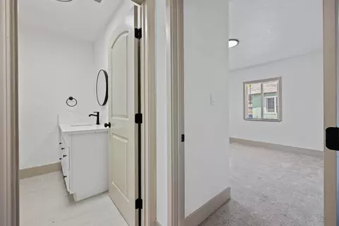 Entry Way - 417 S Jefferson St, Modesto, CA 95358 photo 4 of 7