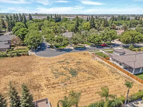 3614 E Harvard Ct, Visalia, CA 93292