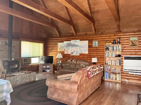 Living - 51911 Hogback Rd, Miramonte, CA 93641 photo 3 of 5
