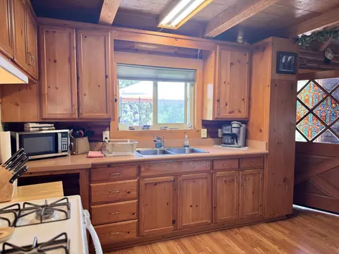 Kitchen - 51911 Hogback Rd, Miramonte, CA 93641 photo 2 of 3