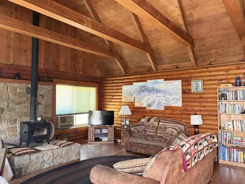 Living - 51911 Hogback Rd, Miramonte, CA 93641 photo 2 of 5