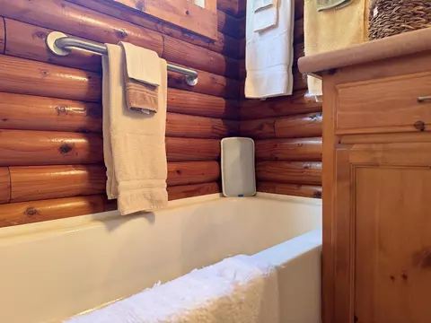 Bath - 51911 Hogback Rd, Miramonte, CA 93641 photo 1 of 7