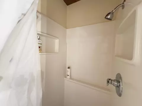 Bath - 51911 Hogback Rd, Miramonte, CA 93641 photo 6 of 7
