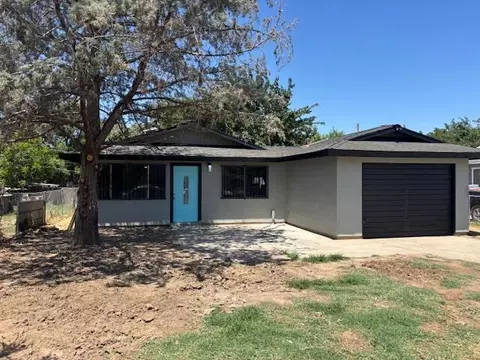 453 N Oakview Ave, Farmersville, CA 93223