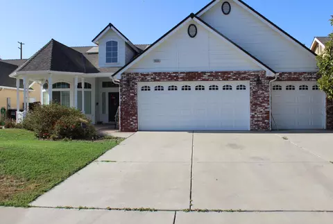 5222 W Lark Ct, Visalia, CA 93291