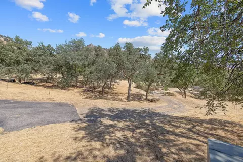 Exterior - 42157 Black Oak Dr, Three Rivers, CA 93271 photo 13 of 13