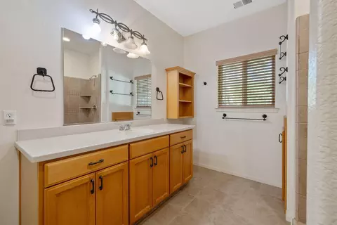 Bath - 42157 Black Oak Dr, Three Rivers, CA 93271 photo 4 of 5