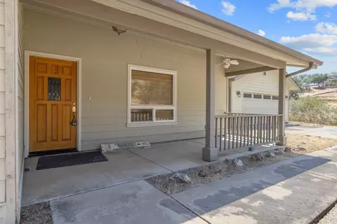 Exterior - 42157 Black Oak Dr, Three Rivers, CA 93271 photo 4 of 13