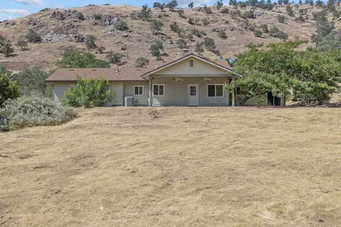 Exterior - 42157 Black Oak Dr, Three Rivers, CA 93271 photo 7 of 13