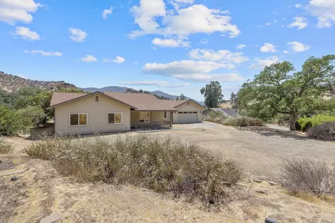 Exterior - 42157 Black Oak Dr, Three Rivers, CA 93271 photo 2 of 13