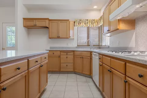 Kitchen - 42157 Black Oak Dr, Three Rivers, CA 93271 photo 4 of 4