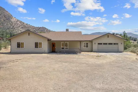 Exterior - 42157 Black Oak Dr, Three Rivers, CA 93271 photo 3 of 13