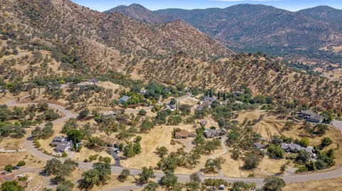 View/Area - 42157 Black Oak Dr, Three Rivers, CA 93271 photo 2 of 4