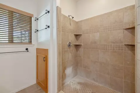 Bath - 42157 Black Oak Dr, Three Rivers, CA 93271 photo 5 of 5