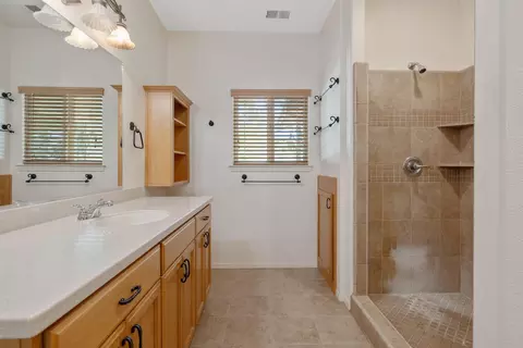 Bath - 42157 Black Oak Dr, Three Rivers, CA 93271 photo 3 of 5