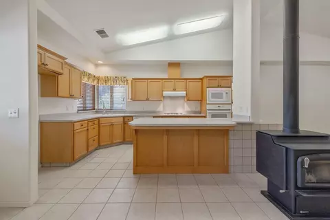 Kitchen - 42157 Black Oak Dr, Three Rivers, CA 93271 photo 1 of 4