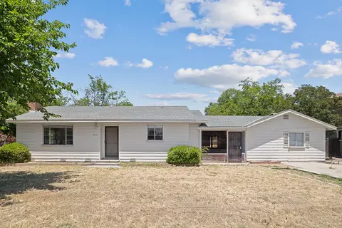 5010 W Oak Ave, Visalia, CA 93291