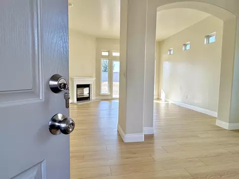Entry Way - 101 S Koleen Ave, Kerman, CA 93630 photo 1 of 1