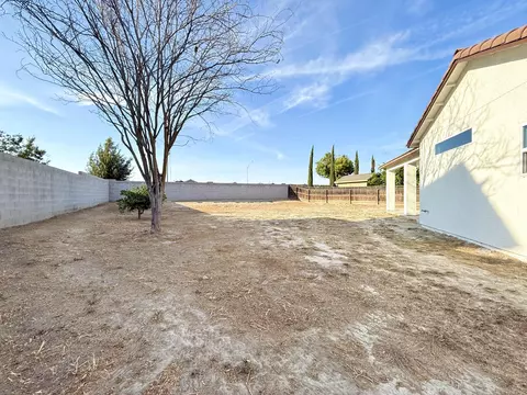 Exterior - 101 S Koleen Ave, Kerman, CA 93630 photo 5 of 6