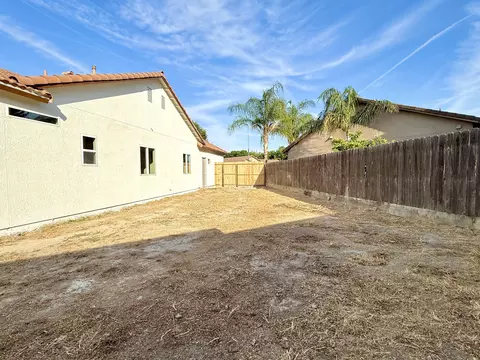 Exterior - 101 S Koleen Ave, Kerman, CA 93630 photo 4 of 6