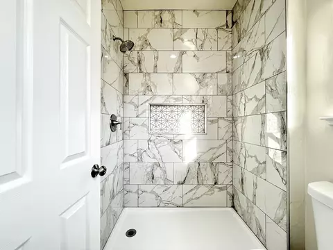 Bath - 101 S Koleen Ave, Kerman, CA 93630 photo 4 of 4