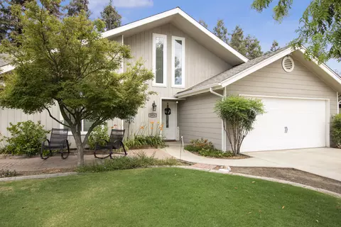 2924 S Conyer St, Visalia, CA 93277