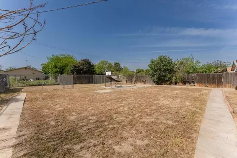 603 E Compton Ave, Pixley, CA 93256 photo 17