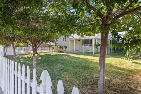 620 E Tulare Ave, Visalia, CA 93292 photo 2