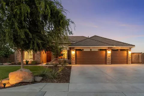 2659 Meadow View Rd, Hanford, CA 93230