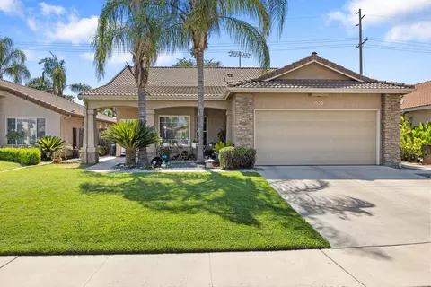 1929 N Auburn Ct, Visalia, CA 93292