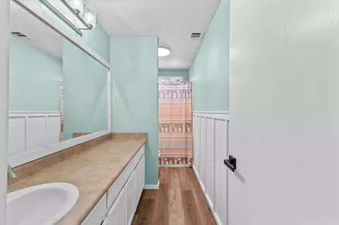 Bath - 2223 E La Vida Ave, Visalia, CA 93292 photo 3 of 6