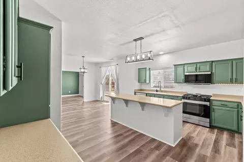 Kitchen - 2223 E La Vida Ave, Visalia, CA 93292 photo 1 of 6