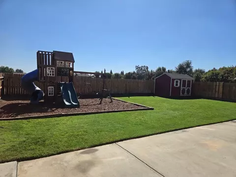 Exterior - 2223 E La Vida Ave, Visalia, CA 93292 photo 9 of 11