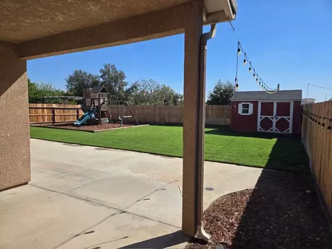 Exterior - 2223 E La Vida Ave, Visalia, CA 93292 photo 10 of 11