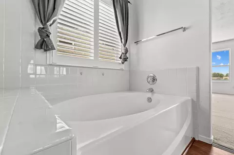 Bath - 2223 E La Vida Ave, Visalia, CA 93292 photo 5 of 6