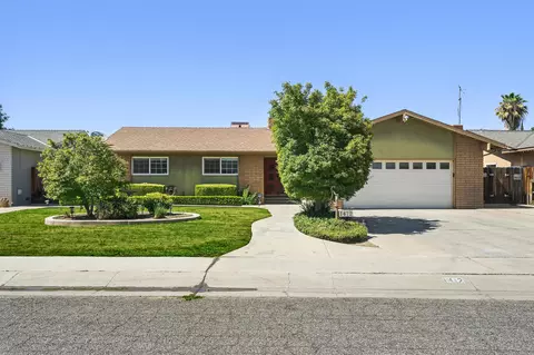 1412 W La Vida Ave, Visalia, CA 93277