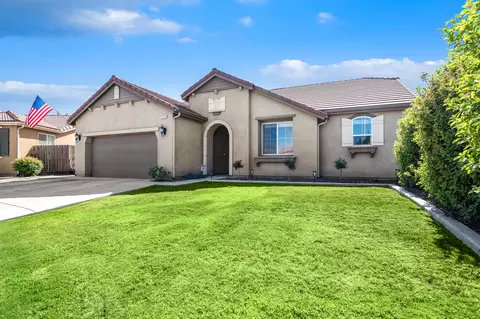 1113 N Linda Vista Ct, Visalia, CA 93291