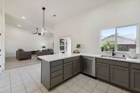 1696 Jacaranda St, Lemoore, CA 93245 photo 14