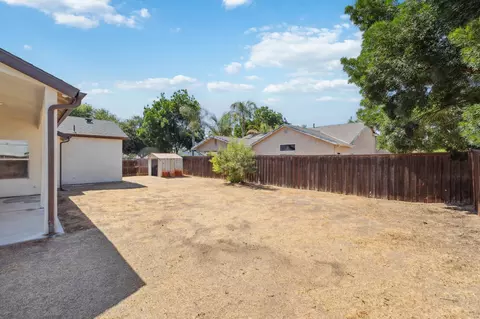 1696 Jacaranda St, Lemoore, CA 93245 photo 27