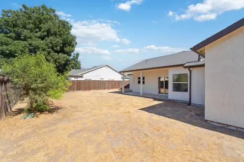 1696 Jacaranda St, Lemoore, CA 93245 photo 29