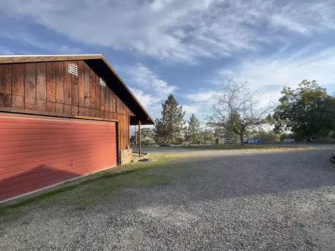 Exterior - 50200 Hogback Dr, Badger, CA 93603 photo 17 of 18