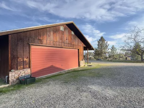 Exterior - 50200 Hogback Dr, Badger, CA 93603 photo 16 of 18
