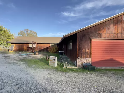 Exterior - 50200 Hogback Dr, Badger, CA 93603 photo 15 of 18