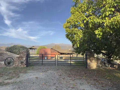 50200 Hogback Dr, Badger, CA 93603