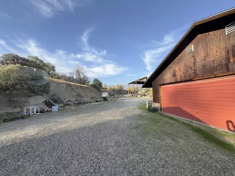 Exterior - 50200 Hogback Dr, Badger, CA 93603 photo 11 of 18