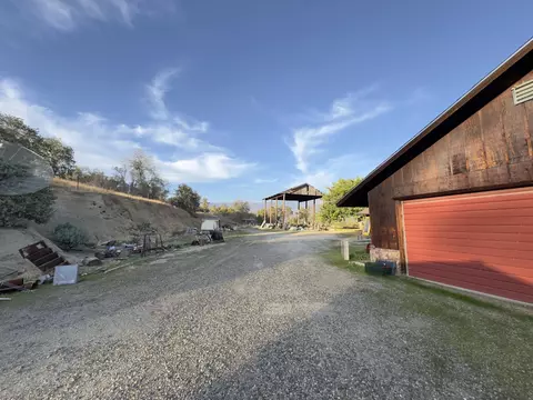 Exterior - 50200 Hogback Dr, Badger, CA 93603 photo 12 of 18