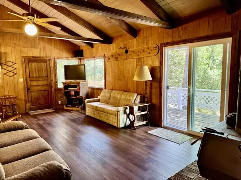 Living - 515 Mc Comber Dr, Springville, CA 93265 photo 1 of 2