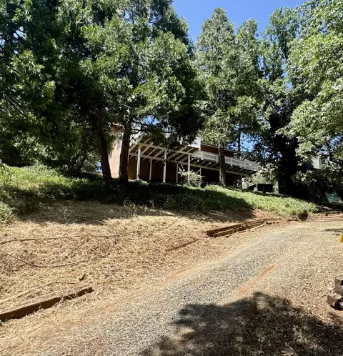 Exterior - 515 Mc Comber Dr, Springville, CA 93265 photo 2 of 9