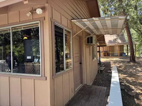 Exterior - 515 Mc Comber Dr, Springville, CA 93265 photo 4 of 9