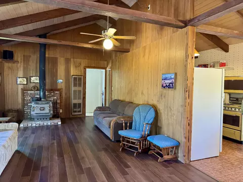 Living - 515 Mc Comber Dr, Springville, CA 93265 photo 2 of 2
